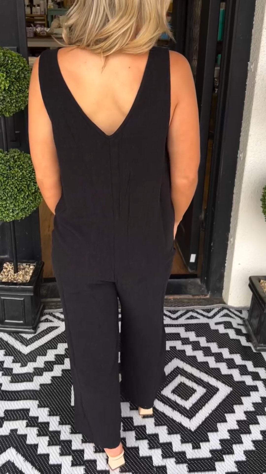 V-neck Sleeveless Casual Jumpsuit