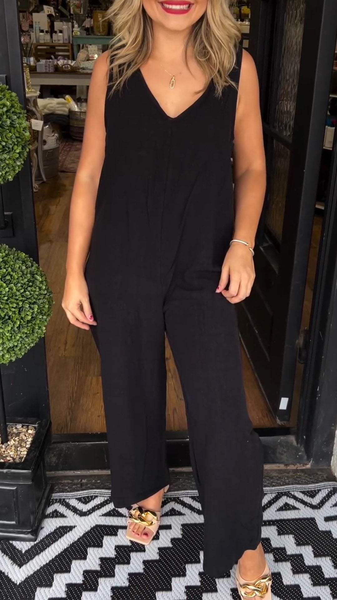 V-neck Sleeveless Casual Jumpsuit