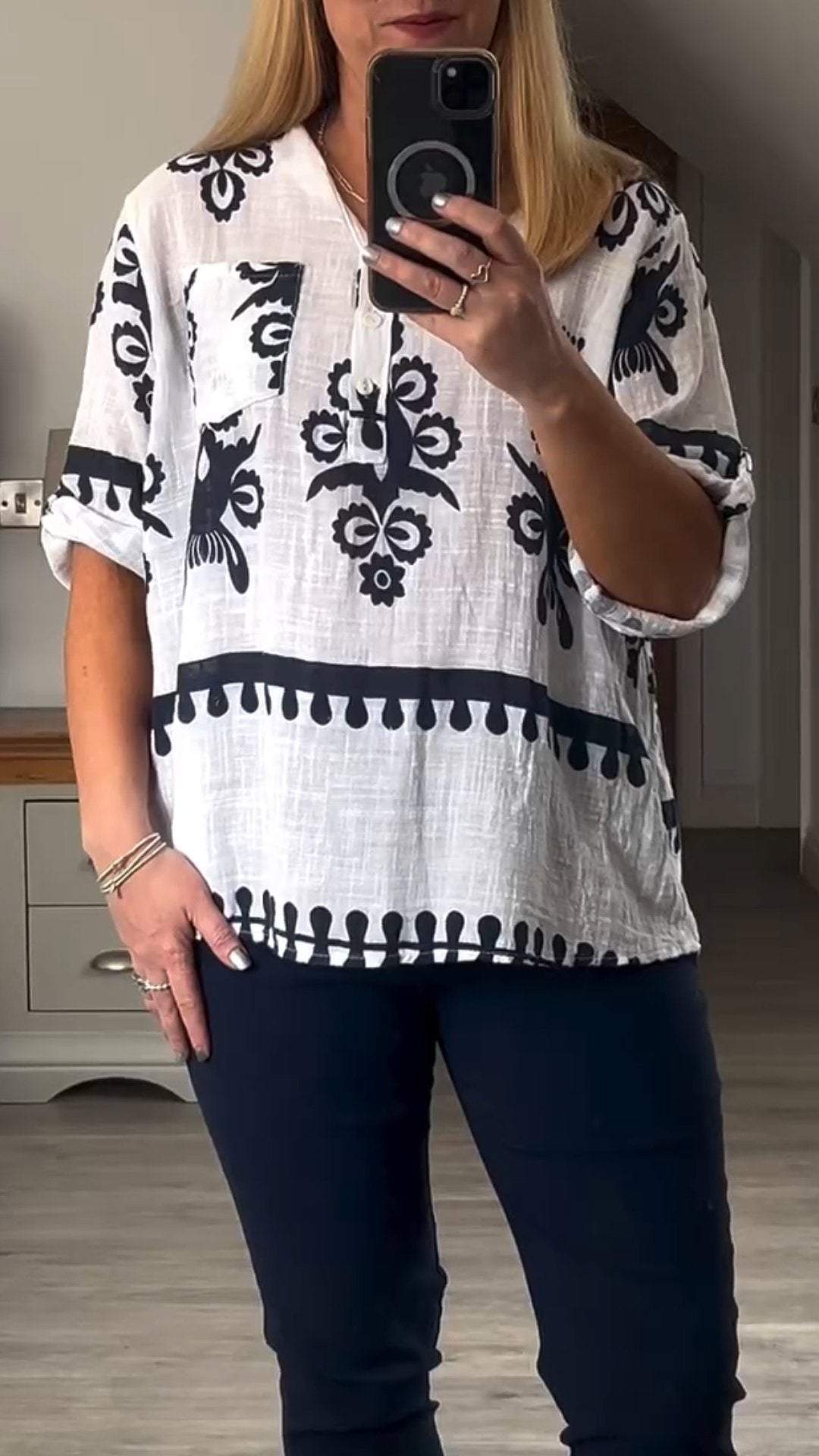 Vintage Print V-Neck Mid Sleeve Top