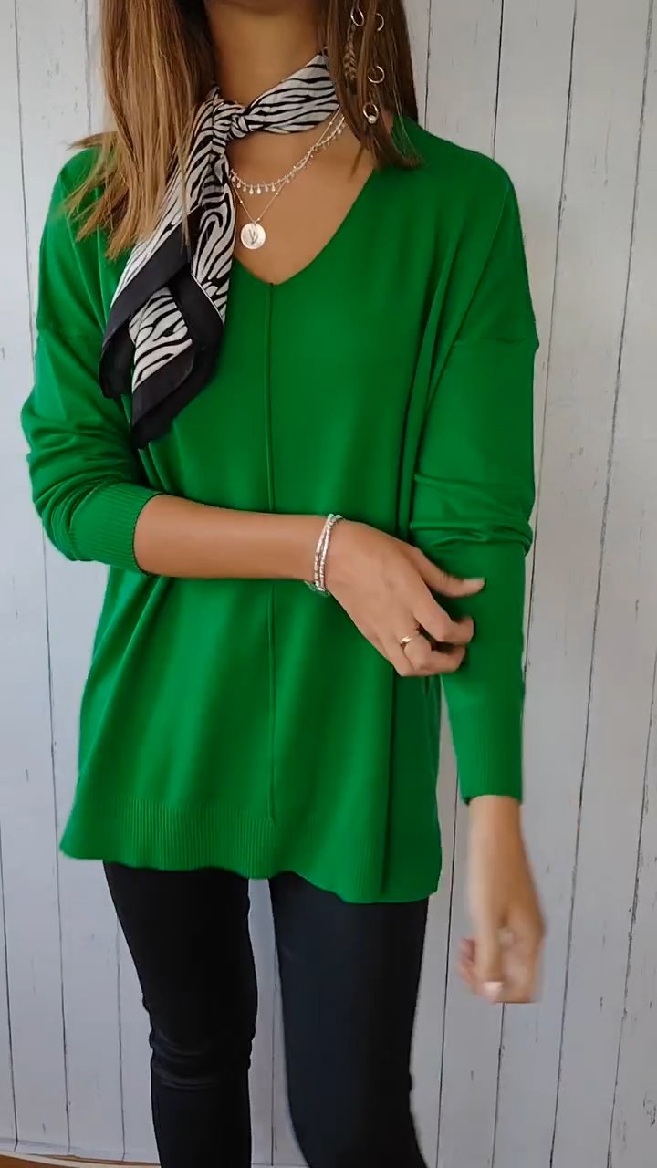 V-neck Long-sleeved Knitted Top