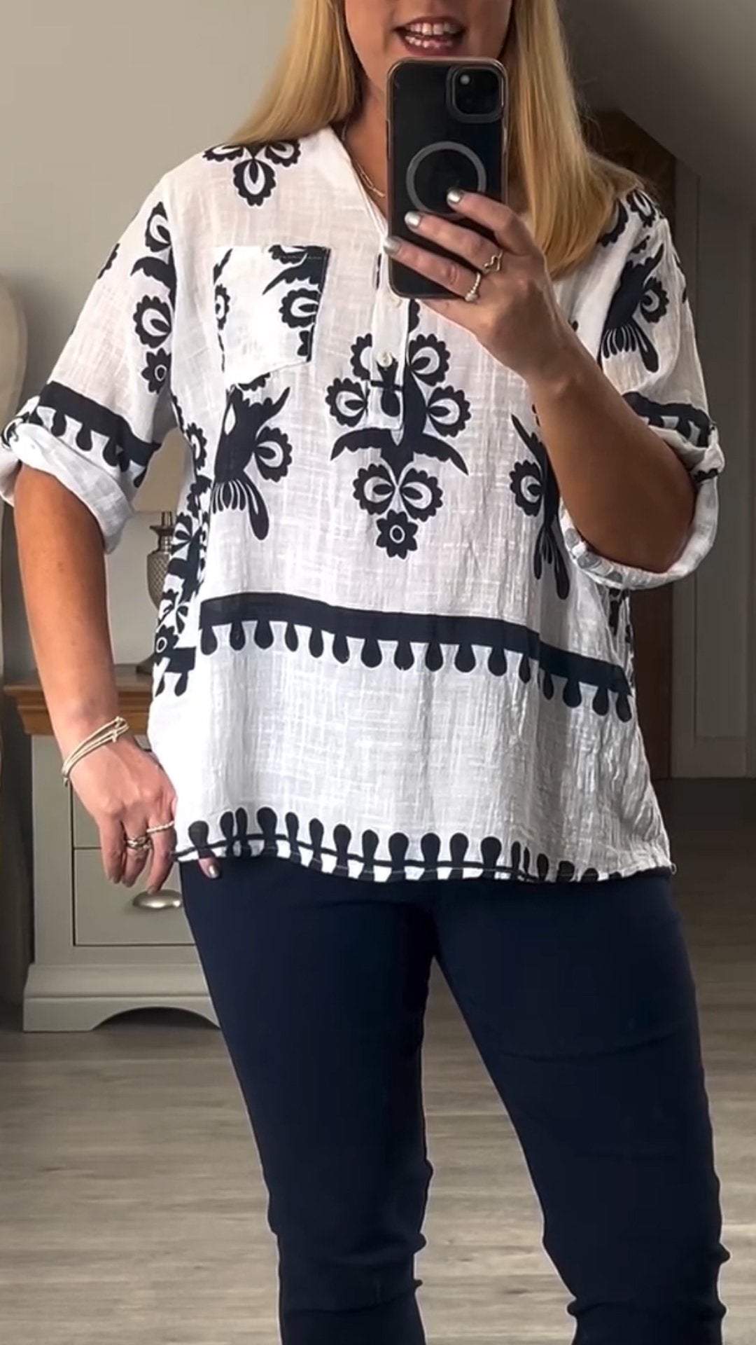 Vintage Print V-Neck Mid Sleeve Top