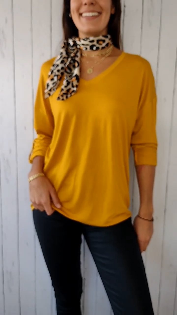 V-neck Mid-sleeve Solid Color Top