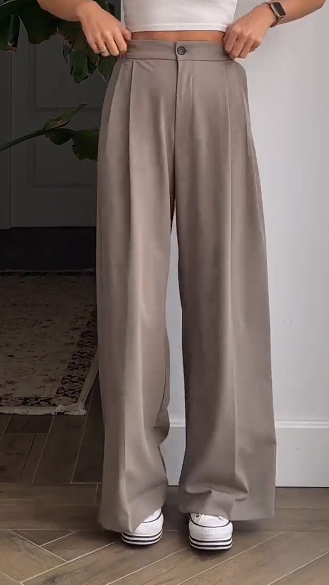 Buttoned Loose Suit Trousers