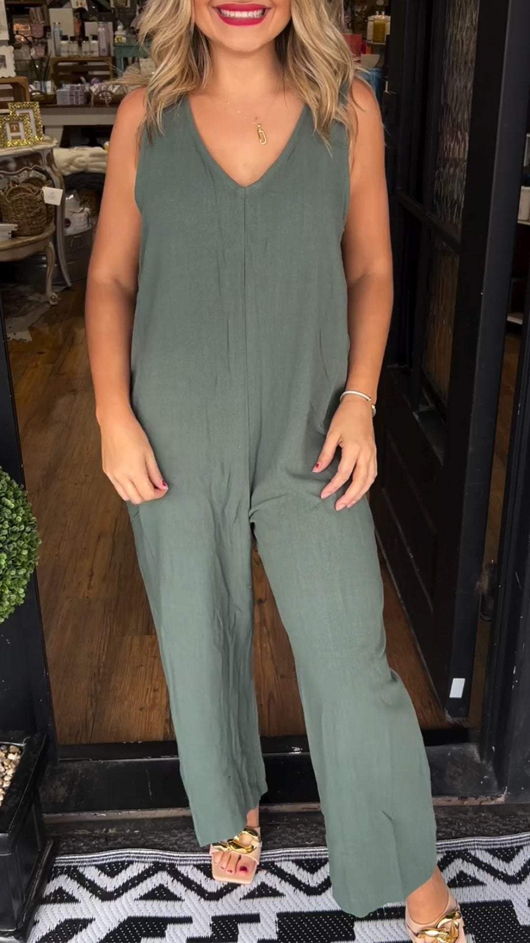 V-neck Sleeveless Casual Jumpsuit