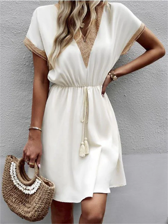 Solid color short-sleeved dress with lace V-neck waist